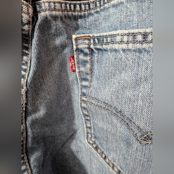 569 Levi's Mens 33/32 Medium Wash - Picture 4 of 6